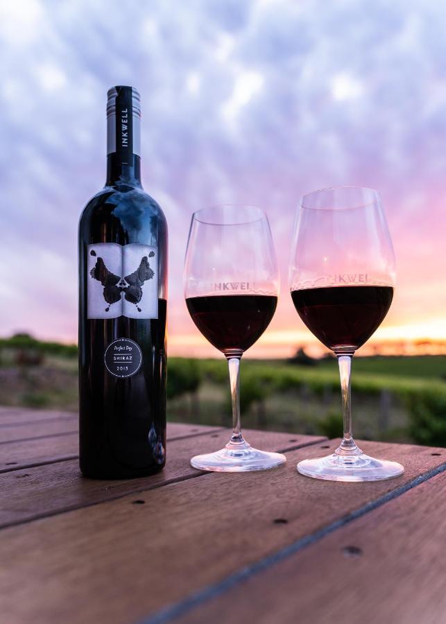Hotel California Road At Inkwell Wines Mclaren Vale Exteriör bild